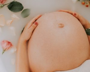 Pourquoi porter un bola de grossesse arbre de vie quand on est enceinte ?