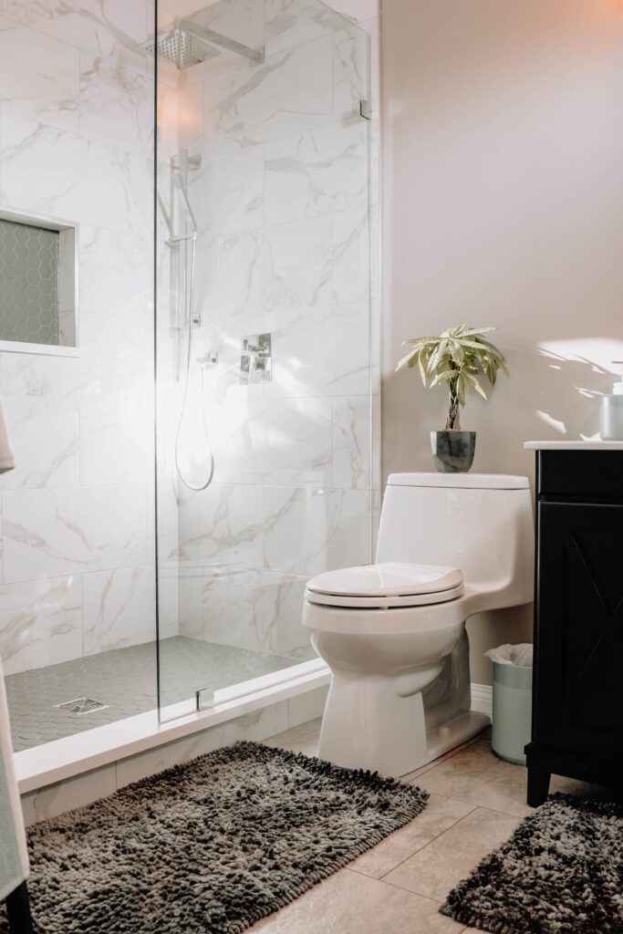 Conseils pratiques pour nettoyer et entretenir efficacement votre douchette WC